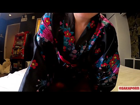 ❤️ Tânără fată de cosplay iubește sexul până la orgasm cu un squirt într-o călușară și o felație. Fată asiatică cu păsărica păroasă și sâni frumoși în costum tradițional japonez în video amator care arată masturbarea cu jucării de sex. Sakura 3 OSAKAPORN. ️ at us ☑